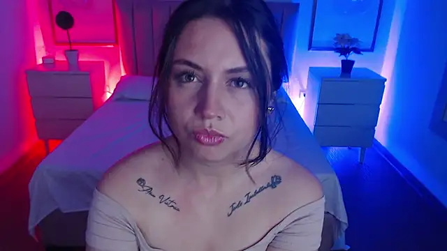 Snapshot of Alice_Sinclair_ chatting on 12-03-25, 12:14 Alice Sinclair online show from 12-03-25, 12:14