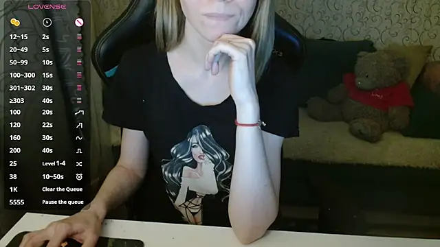 Snapshot of __Katherine___ chatting on 12-14-25, 04:23 Katherine online show from 12-14-25, 04:23