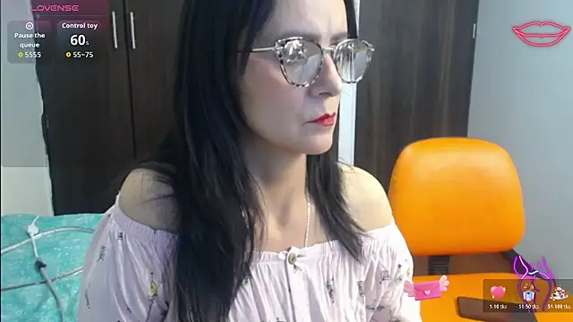 Snapshot of Juliana__lx chatting on 11-25-25, 01:11 Juliana lx online show from 11-25-25, 01:11