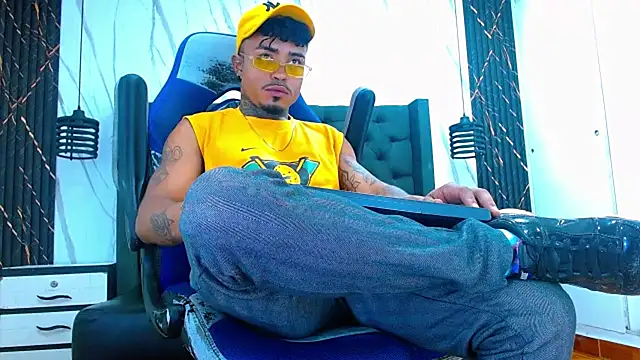 Hot Latino x online show from 02-19-26, 12:45