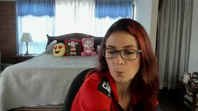 Snapshot of Charlotte-Willson chatting on 12-17-25, 08:15 Charlotte-Willson online show from 12-17-25, 08:15