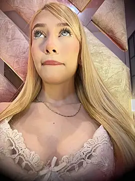 valeryfox   online show from 04-26-26, 12:30