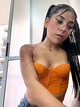 Snapshot of Maddy_evill chatting on 11-21-25, 08:18 Maddy evill online show from 11-21-25, 08:18