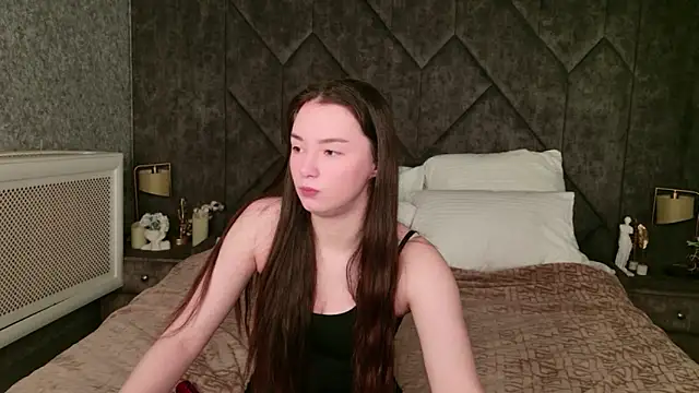 Amber Bond online show from 02-06-26, 05:56