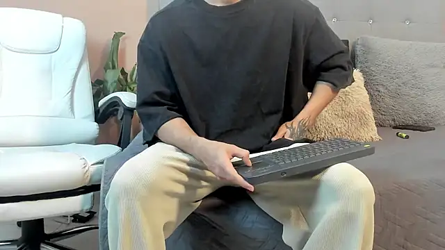 eren jeager online show from 04-20-26, 01:19