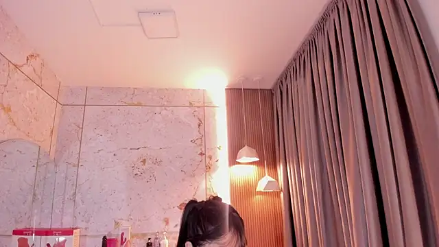 Snapshot of Haylenpark chatting on 12-18-25, 11:38 Haylenpark online show from 12-18-25, 11:38