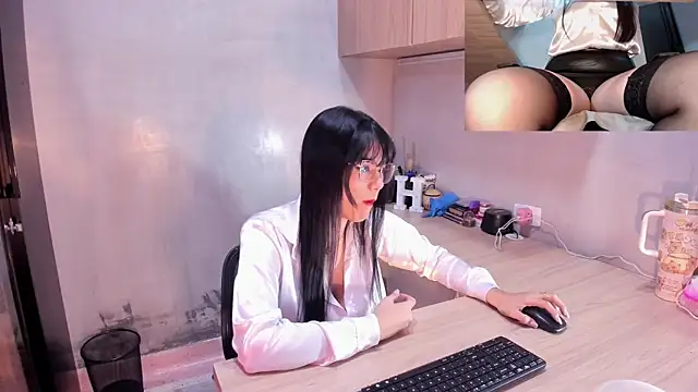 Snapshot of Haylenpark chatting on 12-21-25, 11:39 Haylenpark online show from 12-21-25, 11:39