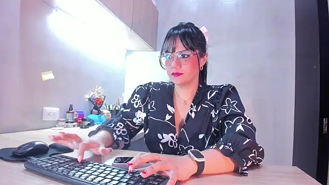 Snapshot of Haylenpark chatting on 05-17-26, 09:49 Haylenpark online show from 05-17-26, 09:49