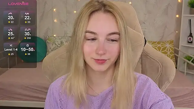 Snapshot of Shy_Polly chatting on 06-11-26, 12:08 Shy Polly online show from 06-11-26, 12:08
