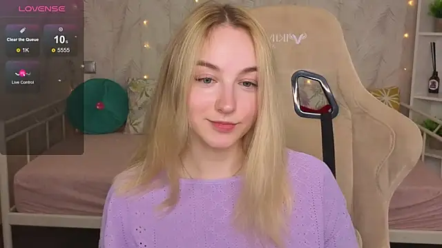 Snapshot of Shy_Polly chatting on 06-11-26, 02:53 Shy Polly online show from 06-11-26, 02:53