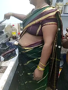 Desicouple1706 online show from 12-18-25, 01:50