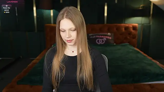 Charlotte Dreams online show from 03-11-26, 11:38