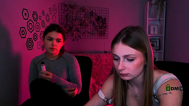 Snapshot of maddycats chatting on 11-30-25, 02:43 maddycats online show from 11-30-25, 02:43