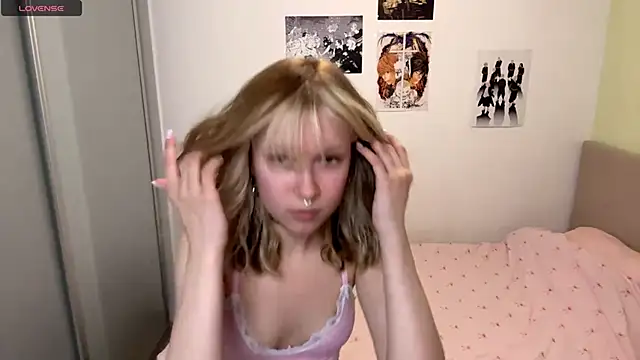 ElfriedaZwack online show from 04-25-26, 05:43