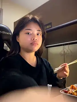 Snapshot of Toffee-00 chatting on 03-05-26, 04:52 Toffee-00 online show from 03-05-26, 04:52