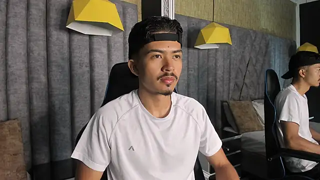 NicolaiKarav online show from 12-04-25, 11:41