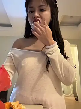 yuanbao bao online show from 11-27-25, 05:15