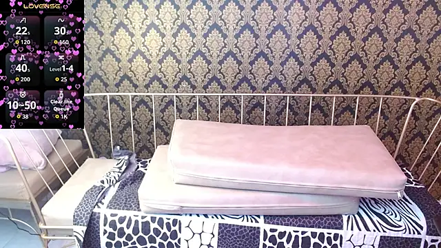 Roxanne vale online show from 04-22-26, 08:21