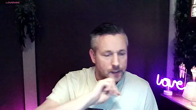 Snapshot of Hunter_Fl chatting on 11-26-25, 04:41 Hunter Fl online show from 11-26-25, 04:41