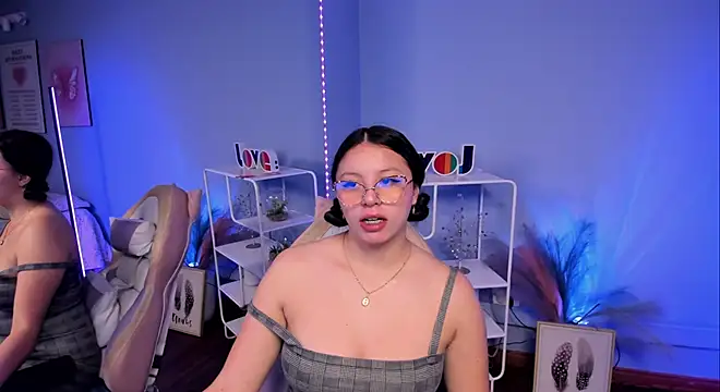 Snapshot of ValeryPalmer chatting on 12-16-25, 11:59 ValeryPalmer online show from 12-16-25, 11:59