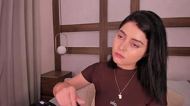 Snapshot of SarhaVega chatting on 06-19-26, 01:15 SarhaVega online show from 06-19-26, 01:15