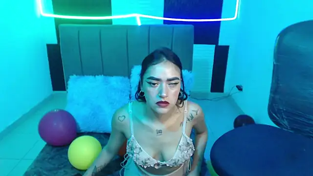 Snapshot of bonnie_blue_18 chatting on 12-05-25, 02:47 bonnie blue 18 online show from 12-05-25, 02:47