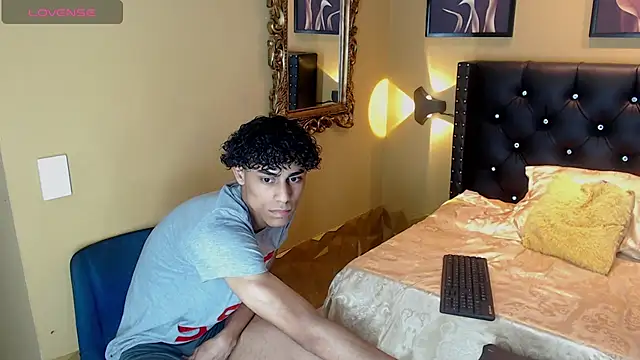 alejandroo  online show from 12-04-25, 11:13