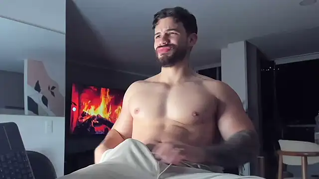 Valenthino Salvatore online show from 04-10-26, 03:34