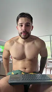 Snapshot of Valenthino_Salvatore chatting on 05-17-26, 07:54 Valenthino Salvatore online show from 05-17-26, 07:54