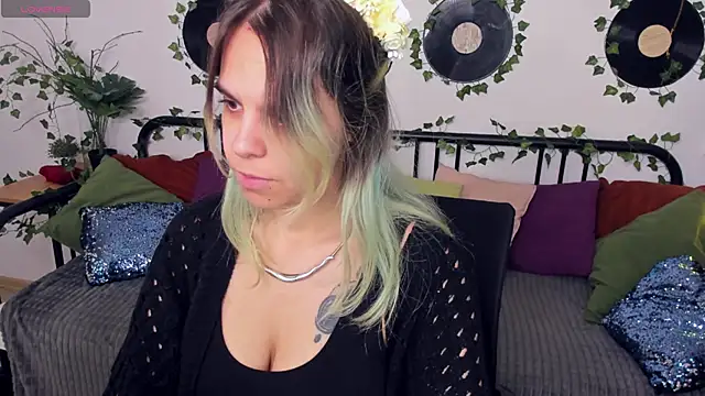 LiraBelle online show from 11-24-25, 03:28