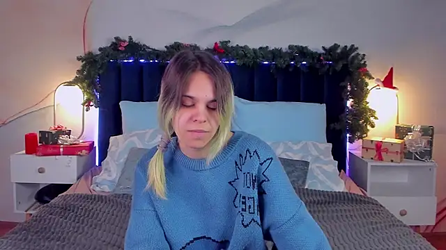 LiraBelle online show from 12-15-25, 03:22