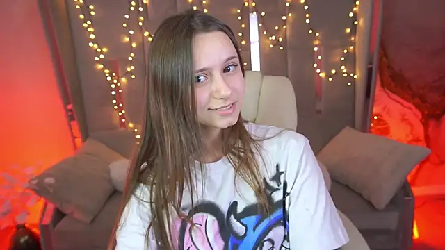 TinyNatalie online show from 04-28-26, 12:43