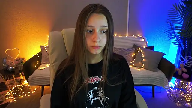 TinyNatalie online show from 05-17-26, 08:27