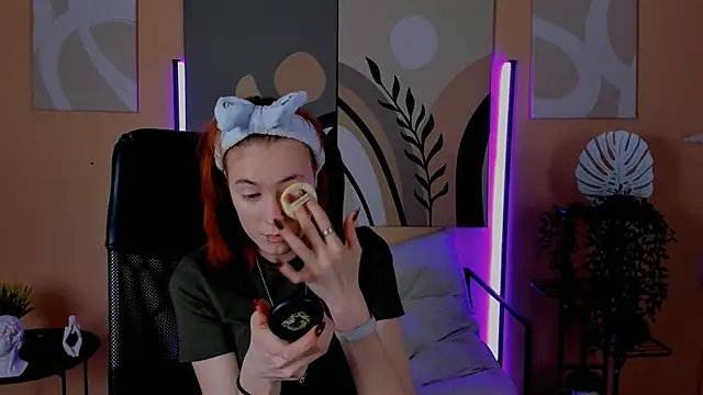 Snapshot of SierraHarper chatting on 12-04-25, 07:50 SierraHarper online show from 12-04-25, 07:50