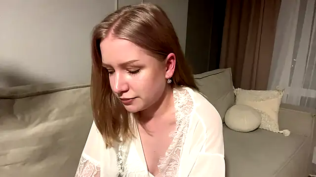 Snapshot of Alice_meow15 chatting on 11-22-25, 03:22 Alice meow15 online show from 11-22-25, 03:22