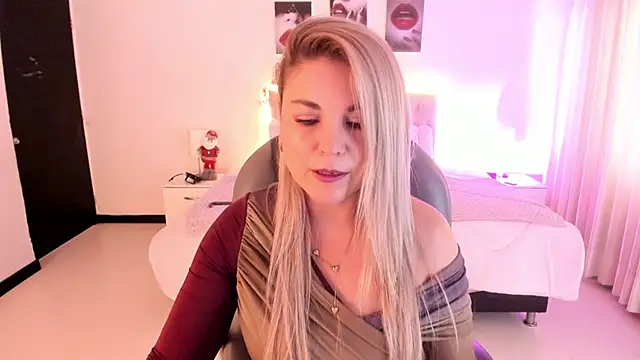 Snapshot of Violeta_Hotter chatting on 11-30-25, 11:14 Violeta Hotter online show from 11-30-25, 11:14