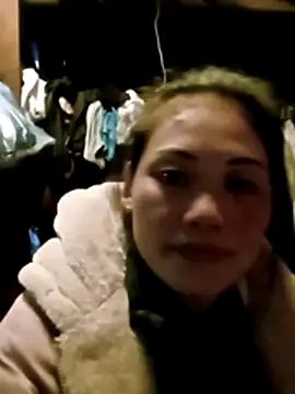 Snapshot of lynae-0 chatting on 11-22-25, 01:32 lynae-0 online show from 11-22-25, 01:32