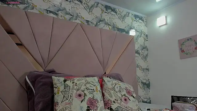 thalia nichols online show from 04-06-26, 08:10