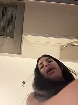 Snapshot of Magui21 chatting on 12-16-25, 12:04 Magui21 online show from 12-16-25, 12:04