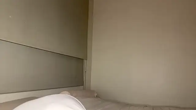 Snapshot of heyitsmia chatting on 12-02-25, 12:49 heyitsmia online show from 12-02-25, 12:49