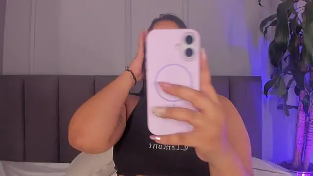 Snapshot of alejandrarojas_ chatting on 06-17-26, 01:01 alejandrarojas online show from 06-17-26, 01:01