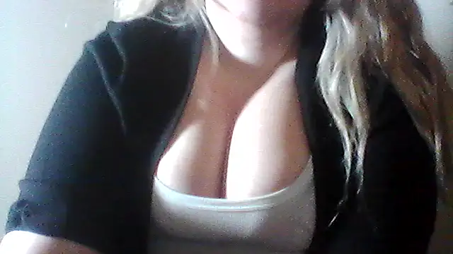 Snapshot of BelladonnaSkye chatting on 12-02-25, 08:26 BelladonnaSkye online show from 12-02-25, 08:26