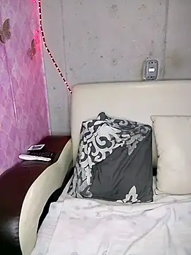 Snapshot of KiaracCastilo chatting on 12-04-25, 04:33 KiaracCastilo online show from 12-04-25, 04:33