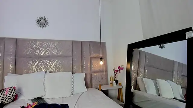 Snapshot of Ambar85 chatting on 01-06-26, 03:21 Ambar85 online show from 01-06-26, 03:21