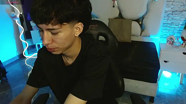 kaelwolf tay online show from 12-14-25, 07:40