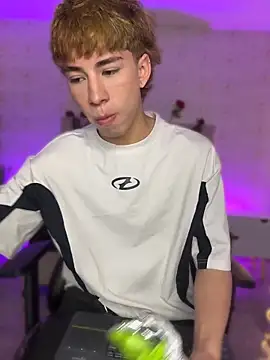 kaelwolf tay online show from 04-11-26, 07:07