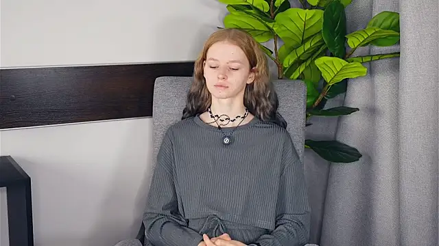 Snapshot of ToyaPletz chatting on 11-25-25, 08:14 ToyaPletz online show from 11-25-25, 08:14