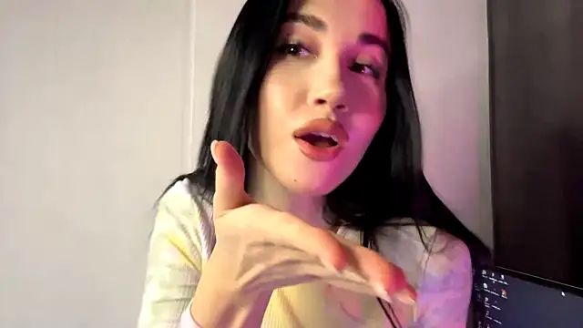 Snapshot of Beautyofnlka chatting on 11-28-25, 01:47 Beautyofnlka online show from 11-28-25, 01:47