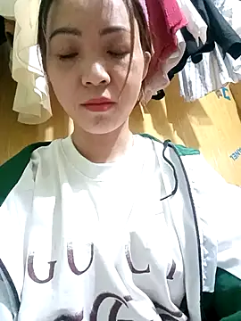 Snapshot of bong-ngo- chatting on 11-27-25, 12:24 bong-ngo- online show from 11-27-25, 12:24