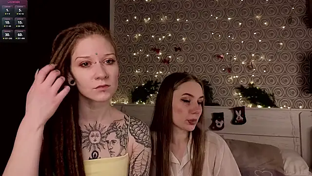 Snapshot of BobbieNibbe chatting on 12-23-25, 01:25 BobbieNibbe online show from 12-23-25, 01:25